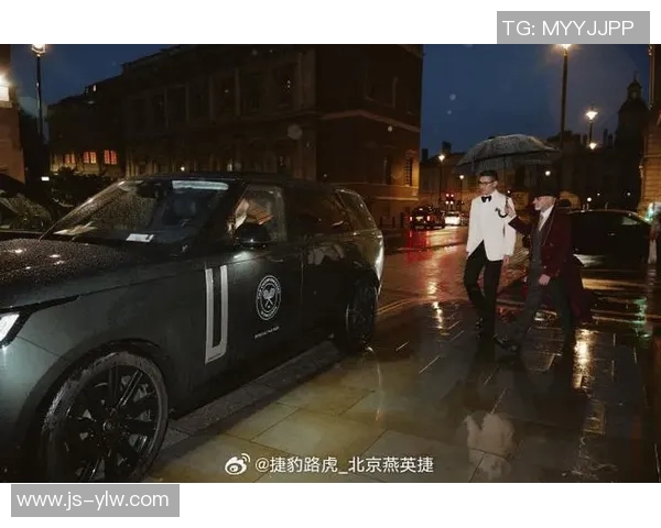 开捷豹的足球明星们如何在绿茵场上驰骋与豪车生活的完美结合