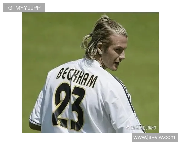 金色长发的足球明星展现青春活力与运动魅力的精彩瞬间