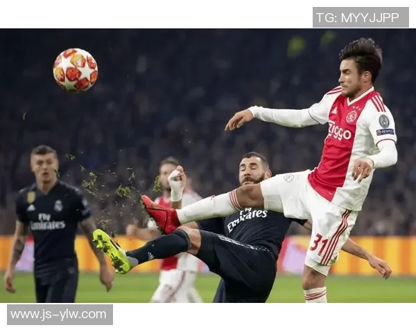 曼联与阿尔克马尔激战正酣比分揭晓引发球迷热议